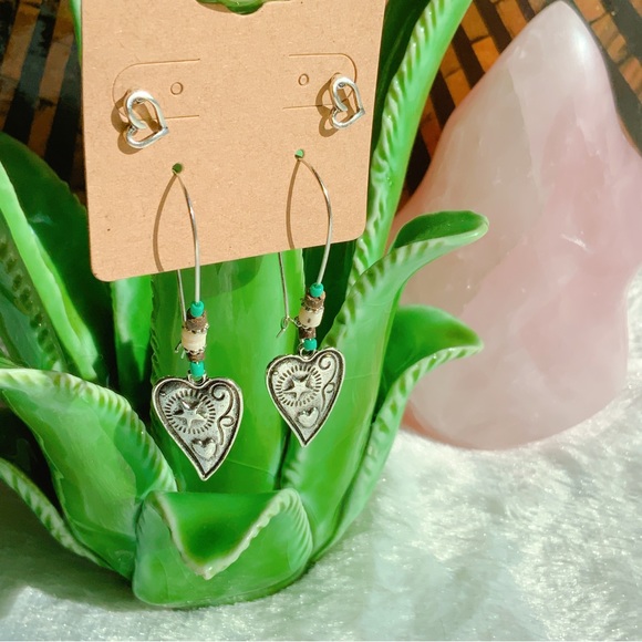 ❌SOLD❌Boho Silver Tone Earrings Hearts Stud and Dangle Turquoise Set Beads - Picture 14 of 16
